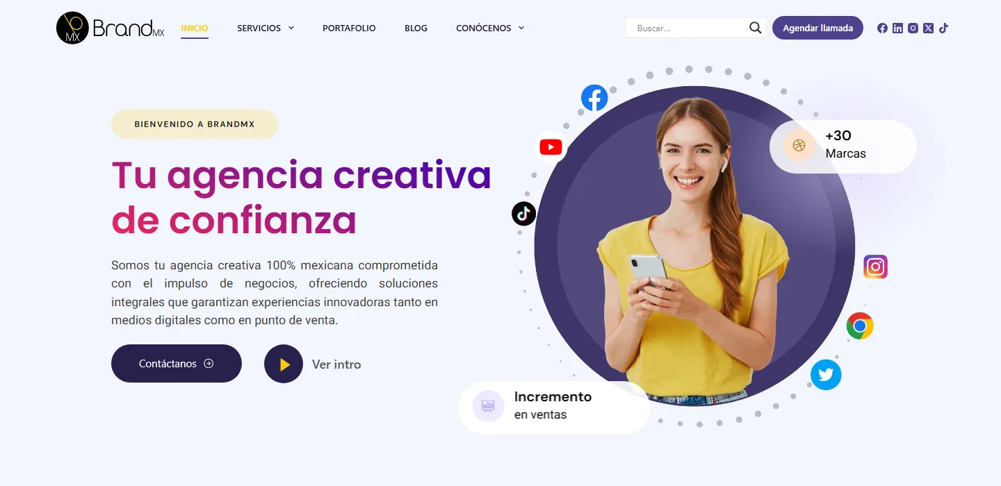 Página anterior de CBrandMX en una laptop. El título dice «Tu agencia creativa de confianza».